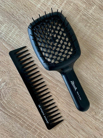 Curvy M Black And Black Wide tooth comb SET
